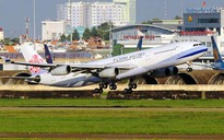 Máy bay suýt đâm ô tô khi hạ cánh xuống Tân Sơn Nhất